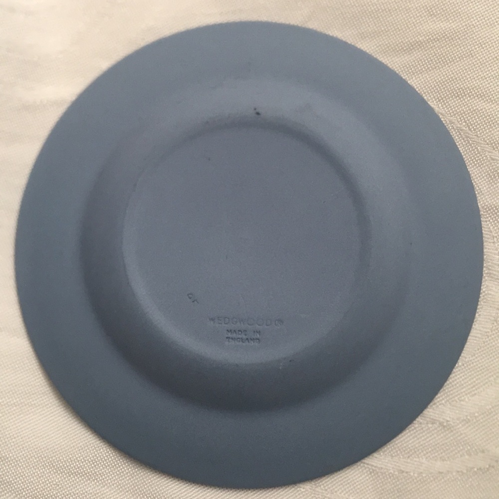 Wedgwood 'Three Graces' Jasperware Round Tray - Picture 2 of 4